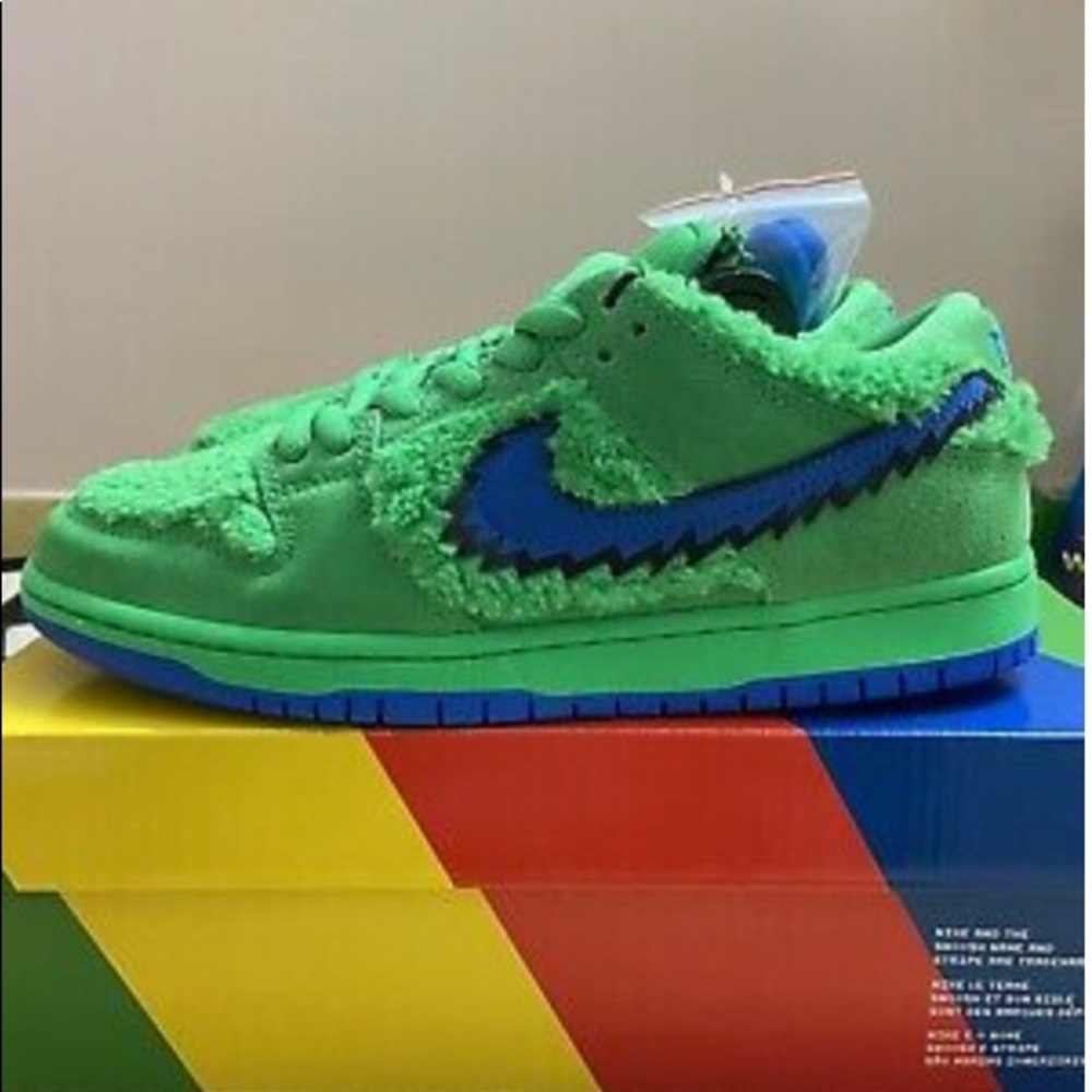 Nike SB Grateful Dead Green Bear Size 7W/5M